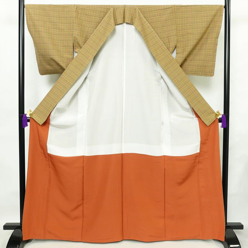 紬 良品 しつけ糸付き 正絹 チェック・格子柄 袷仕立て 身丈166.5cm 裄丈67cm 着物 黄・黄土色_画像3