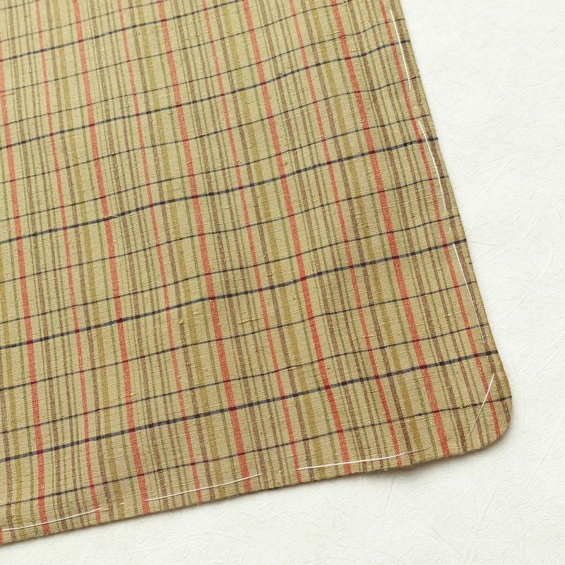 紬 良品 しつけ糸付き 正絹 チェック・格子柄 袷仕立て 身丈166.5cm 裄丈67cm 着物 黄・黄土色_画像15