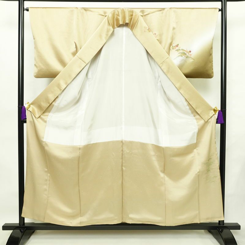 訪問着 美品 綸子 正絹 風景柄 袷仕立て 身丈156cm 裄丈64cm 箔 金彩 フォーマル 着物 ベージュ_画像3