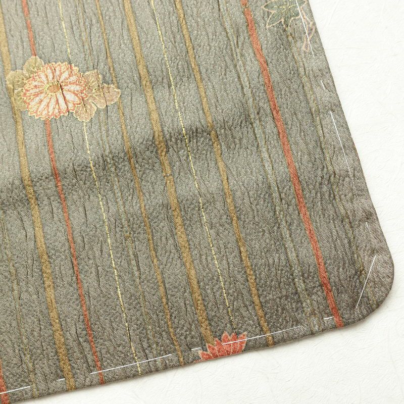 訪問着 良品 正絹 古典柄 袷仕立て 身丈166.5cm 裄丈69.5cm 一部しつけ糸付き 金彩 フォーマル 着物 緑・うぐいす色_画像16