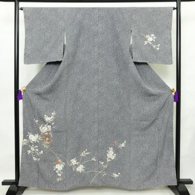 付け下げ 良品 しつけ糸付き 縮緬 正絹 花柄 袷仕立て 身丈162cm 裄丈65cm 箔 刺繍 金彩 フォーマル 着物 黒