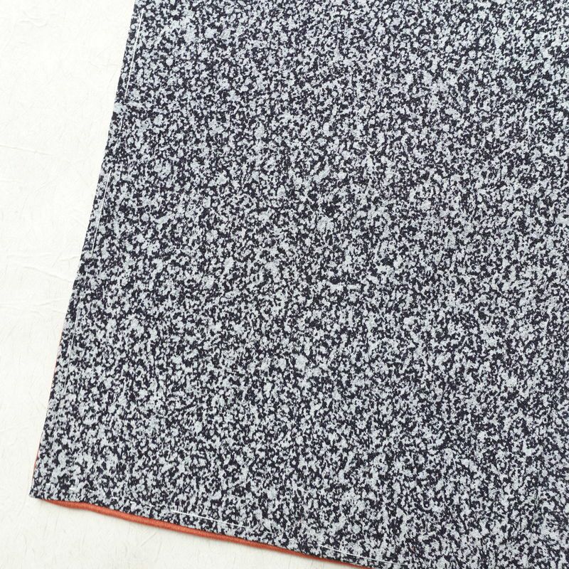 付け下げ 良品 しつけ糸付き 縮緬 正絹 花柄 袷仕立て 身丈162cm 裄丈65cm 箔 刺繍 金彩 フォーマル 着物 黒_画像12