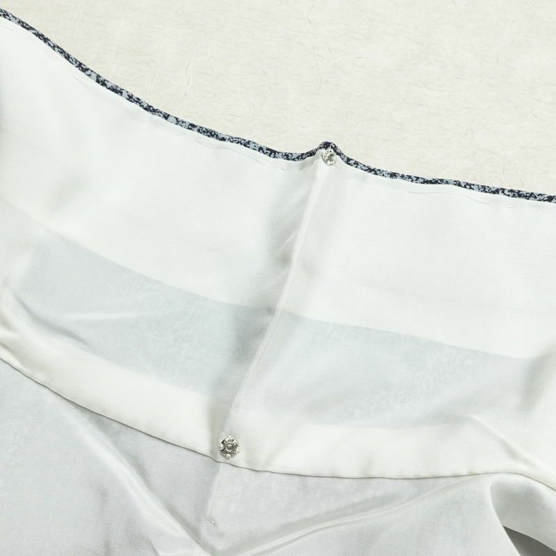 付け下げ 良品 しつけ糸付き 縮緬 正絹 花柄 袷仕立て 身丈162cm 裄丈65cm 箔 刺繍 金彩 フォーマル 着物 黒_画像20