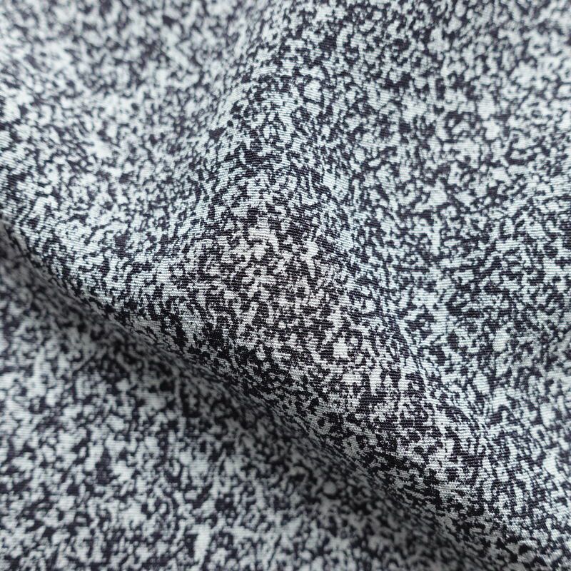 付け下げ 良品 しつけ糸付き 縮緬 正絹 花柄 袷仕立て 身丈162cm 裄丈65cm 箔 刺繍 金彩 フォーマル 着物 黒_画像21