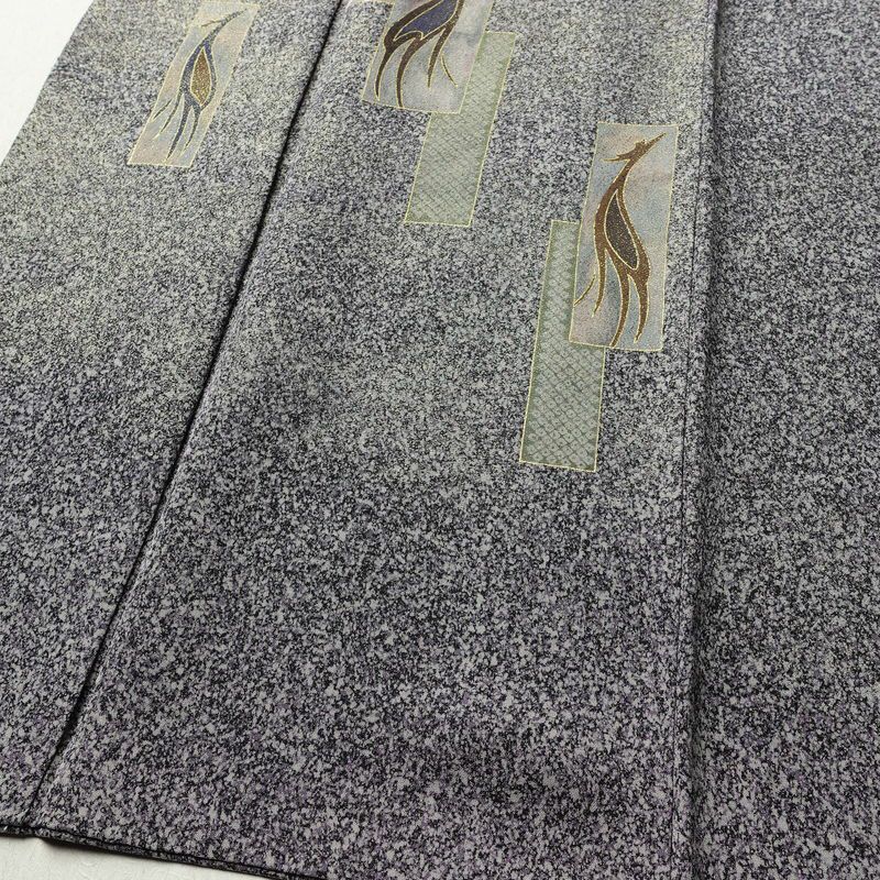 付け下げ 良品 正絹 人物・動物柄 袷仕立て 身丈155.5cm 裄丈63cm 箔 共八掛 金彩 金通し フォーマル 着物 紫・藤色_画像4