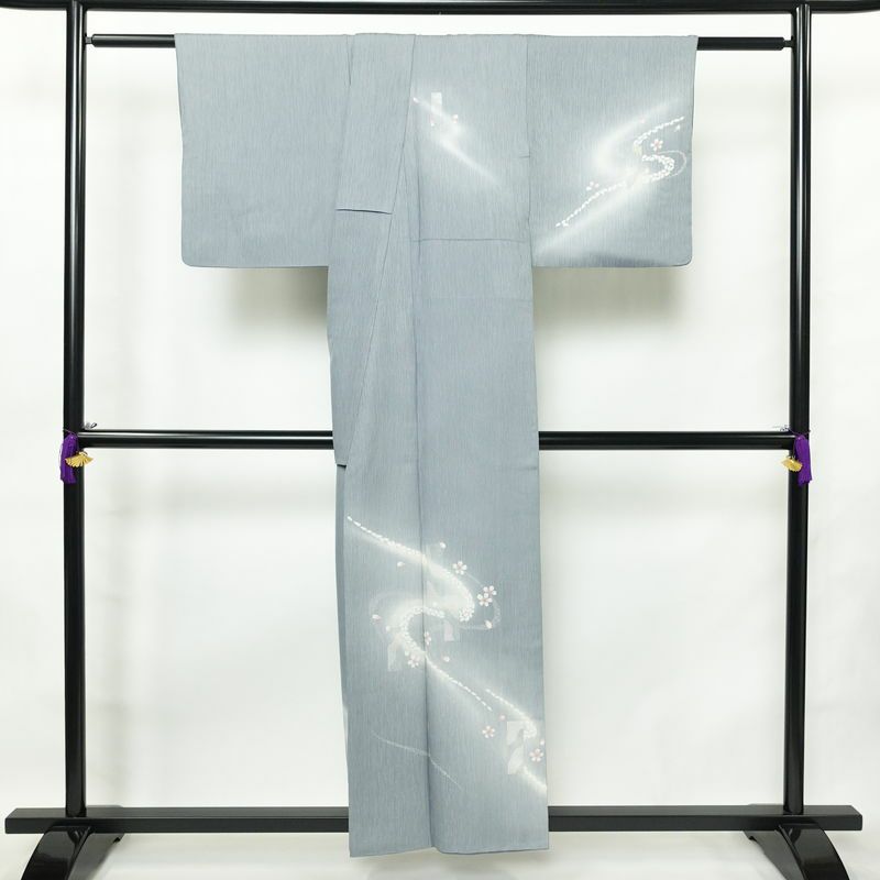 付け下げ 良品 一つ紋付き 正絹 花柄 袷仕立て 身丈155cm 裄丈63.5cm 箔 金彩 フォーマル 着物 青・紺_画像2