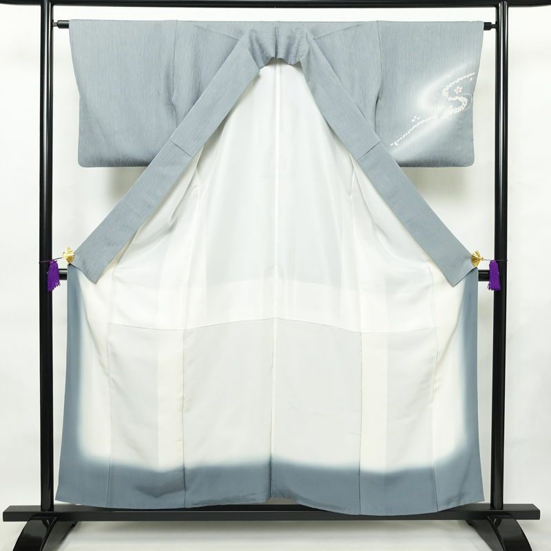 付け下げ 良品 一つ紋付き 正絹 花柄 袷仕立て 身丈155cm 裄丈63.5cm 箔 金彩 フォーマル 着物 青・紺_画像3