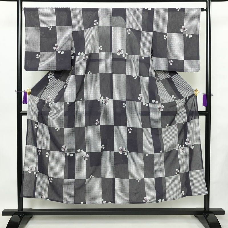 盛夏 小紋 ポリエステル チェック・格子柄 単衣仕立て 身丈151cm 裄丈65.5cm 桜 市松 鹿の子 着物 グレー_画像1