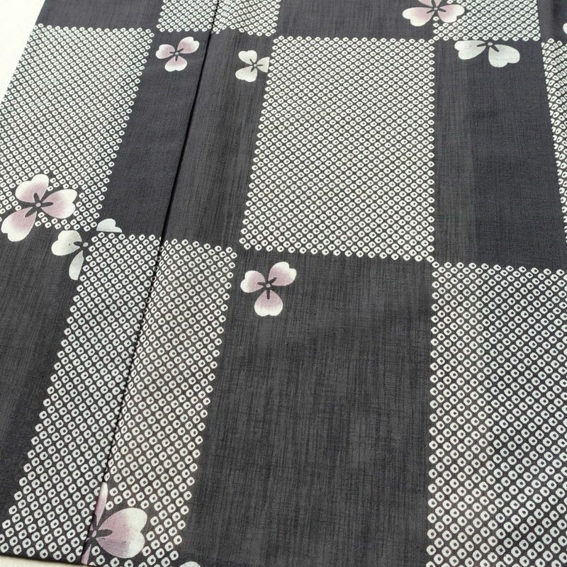 盛夏 小紋 ポリエステル チェック・格子柄 単衣仕立て 身丈151cm 裄丈65.5cm 桜 市松 鹿の子 着物 グレー_画像4