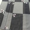 盛夏 小紋 ポリエステル チェック・格子柄 単衣仕立て 身丈151cm 裄丈65.5cm 桜 市松 鹿の子 着物 グレー_画像4
