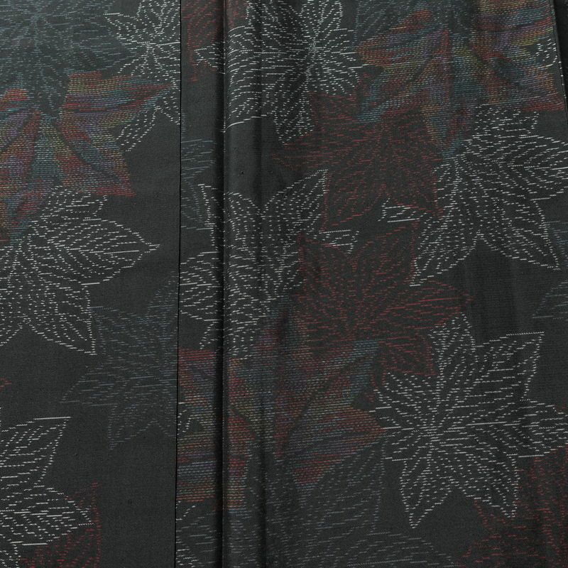 大島紬 証紙なし しつけ糸付き 正絹 木の葉・植物柄 袷仕立て 身丈155cm 裄丈63cm カジュアル 紅葉 着物 黒_画像6