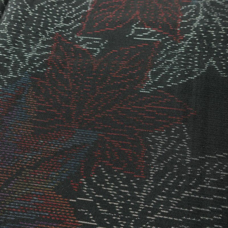 大島紬 証紙なし しつけ糸付き 正絹 木の葉・植物柄 袷仕立て 身丈155cm 裄丈63cm カジュアル 紅葉 着物 黒_画像7