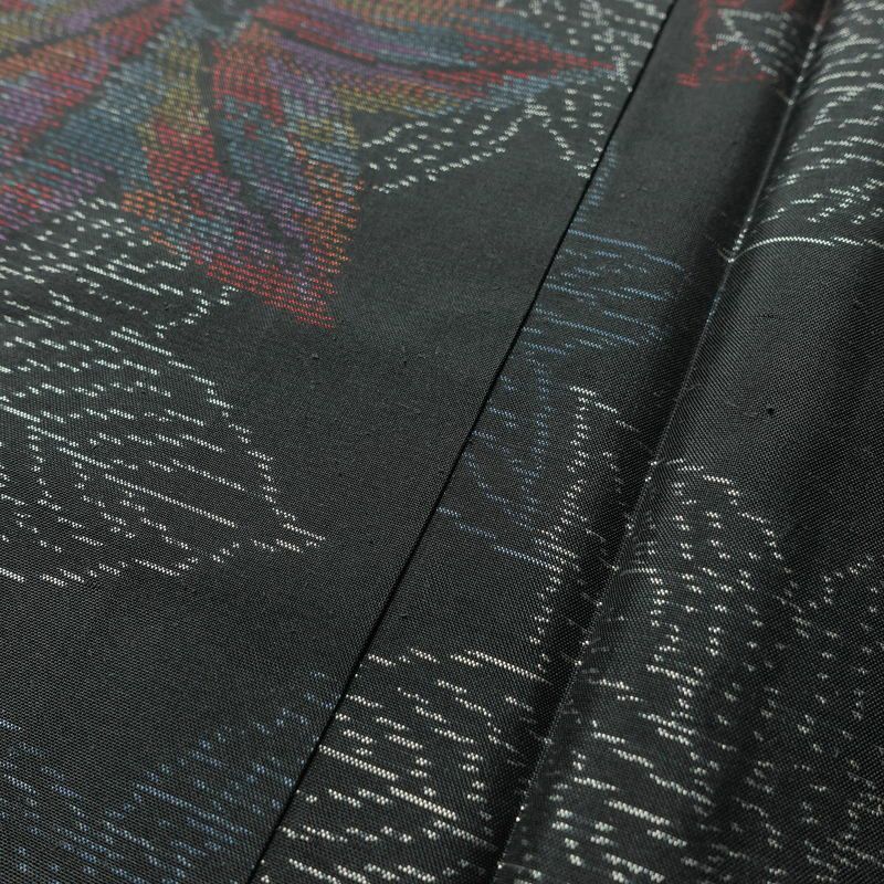 大島紬 証紙なし しつけ糸付き 正絹 木の葉・植物柄 袷仕立て 身丈155cm 裄丈63cm カジュアル 紅葉 着物 黒_画像9