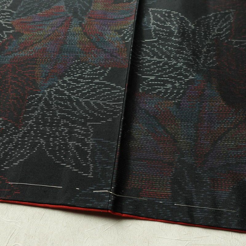 大島紬 証紙なし しつけ糸付き 正絹 木の葉・植物柄 袷仕立て 身丈155cm 裄丈63cm カジュアル 紅葉 着物 黒_画像11