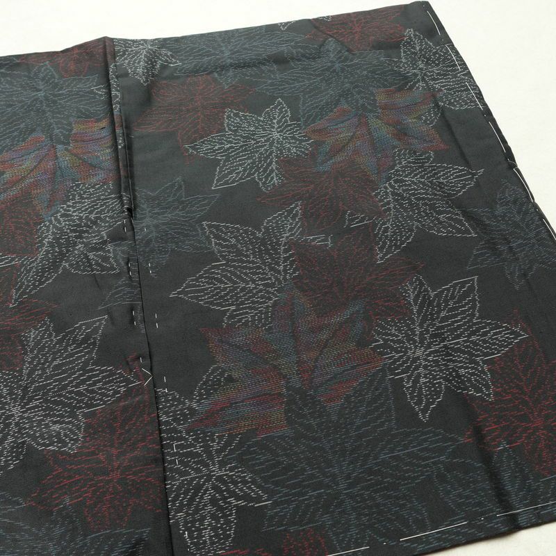 大島紬 証紙なし しつけ糸付き 正絹 木の葉・植物柄 袷仕立て 身丈155cm 裄丈63cm カジュアル 紅葉 着物 黒_画像13
