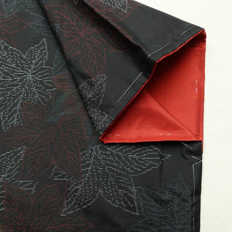 大島紬 証紙なし しつけ糸付き 正絹 木の葉・植物柄 袷仕立て 身丈155cm 裄丈63cm カジュアル 紅葉 着物 黒_画像14