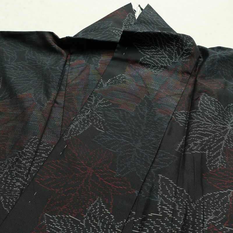 大島紬 証紙なし しつけ糸付き 正絹 木の葉・植物柄 袷仕立て 身丈155cm 裄丈63cm カジュアル 紅葉 着物 黒_画像16