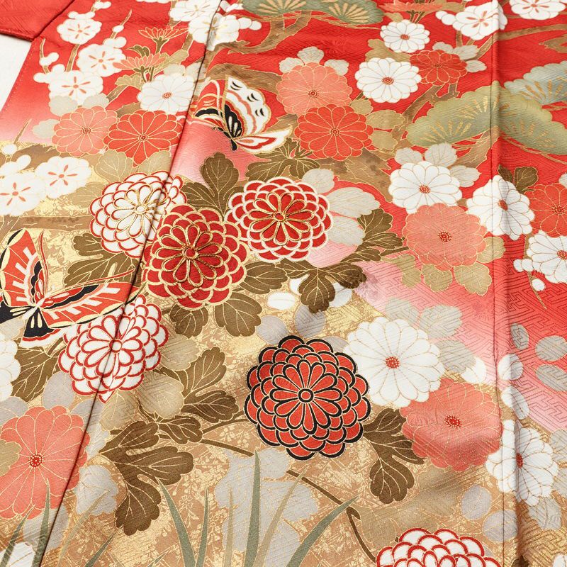 振袖 良品 金駒刺繍 綸子 正絹 古典柄 袷仕立て 身丈153.5cm 裄丈63cm 箔 金彩 フォーマル 着物 成人式 二十歳 松 菊 菖蒲 赤・朱_画像5