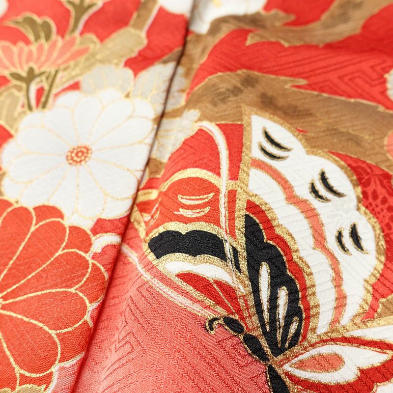 振袖 良品 金駒刺繍 綸子 正絹 古典柄 袷仕立て 身丈153.5cm 裄丈63cm 箔 金彩 フォーマル 着物 成人式 二十歳 松 菊 菖蒲 赤・朱_画像8