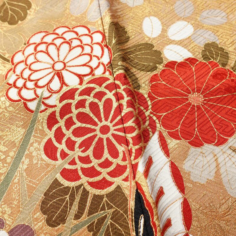 振袖 良品 金駒刺繍 綸子 正絹 古典柄 袷仕立て 身丈153.5cm 裄丈63cm 箔 金彩 フォーマル 着物 成人式 二十歳 松 菊 菖蒲 赤・朱_画像10