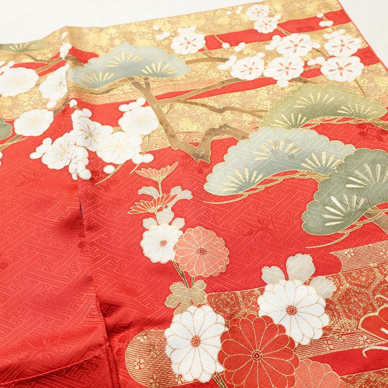 振袖 良品 金駒刺繍 綸子 正絹 古典柄 袷仕立て 身丈153.5cm 裄丈63cm 箔 金彩 フォーマル 着物 成人式 二十歳 松 菊 菖蒲 赤・朱_画像13