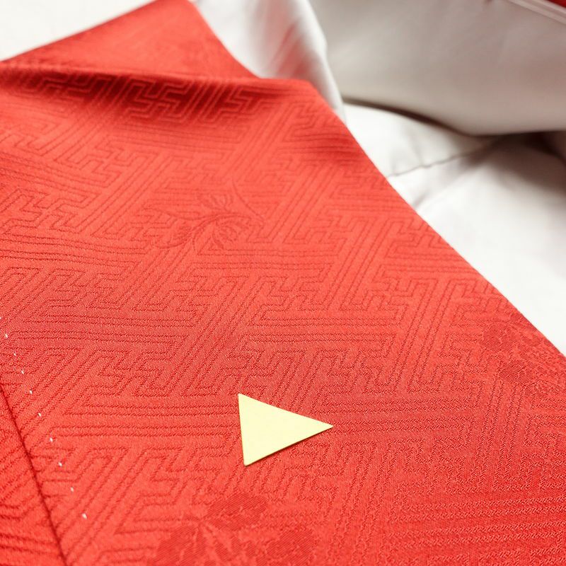 振袖 良品 金駒刺繍 綸子 正絹 古典柄 袷仕立て 身丈153.5cm 裄丈63cm 箔 金彩 フォーマル 着物 成人式 二十歳 松 菊 菖蒲 赤・朱_画像18