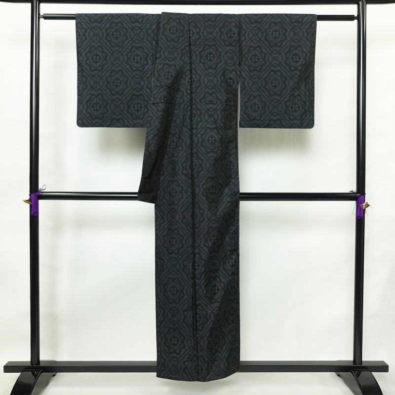 大島紬 証紙なし 正絹 幾何学柄・抽象柄 袷仕立て 身丈153.5cm 裄丈63cm 着物 青・紺_画像2