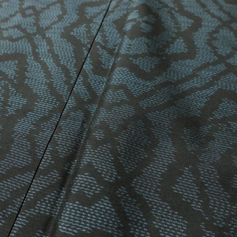 大島紬 証紙なし 正絹 幾何学柄・抽象柄 袷仕立て 身丈153.5cm 裄丈63cm 着物 青・紺_画像9