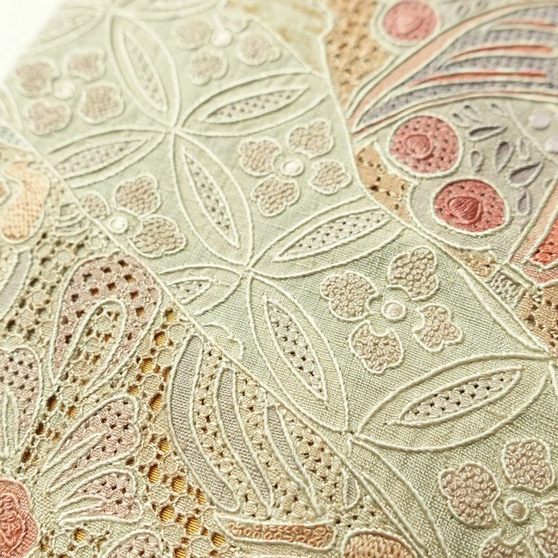 付け下げ スワトウ刺繍 相良刺繍 正絹 幾何学柄・抽象柄 袷仕立て 身丈159.5cm 裄丈65cm 刺繍 フォーマル 着物 紬地 黄・黄土色_画像9