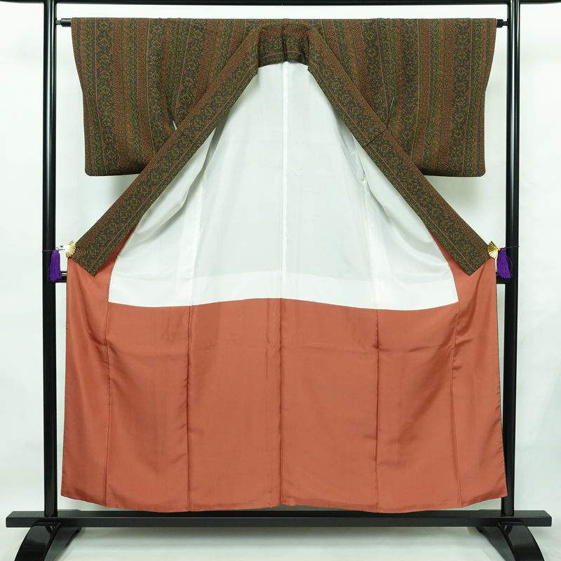 小紋 良品 縮緬 総柄 正絹 縞柄・線柄 袷仕立て 身丈154cm 裄丈64cm 着物 緑・うぐいす色_画像3