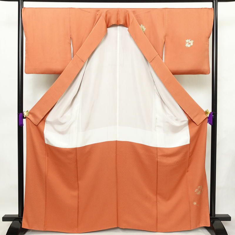 付け下げ 金駒刺繍 正絹 花柄 袷仕立て 身丈165cm 裄丈69cm 箔 刺繍 金彩 フォーマル 着物 入学式 卒業式 結婚式 くすみ朱色 赤・朱_画像3