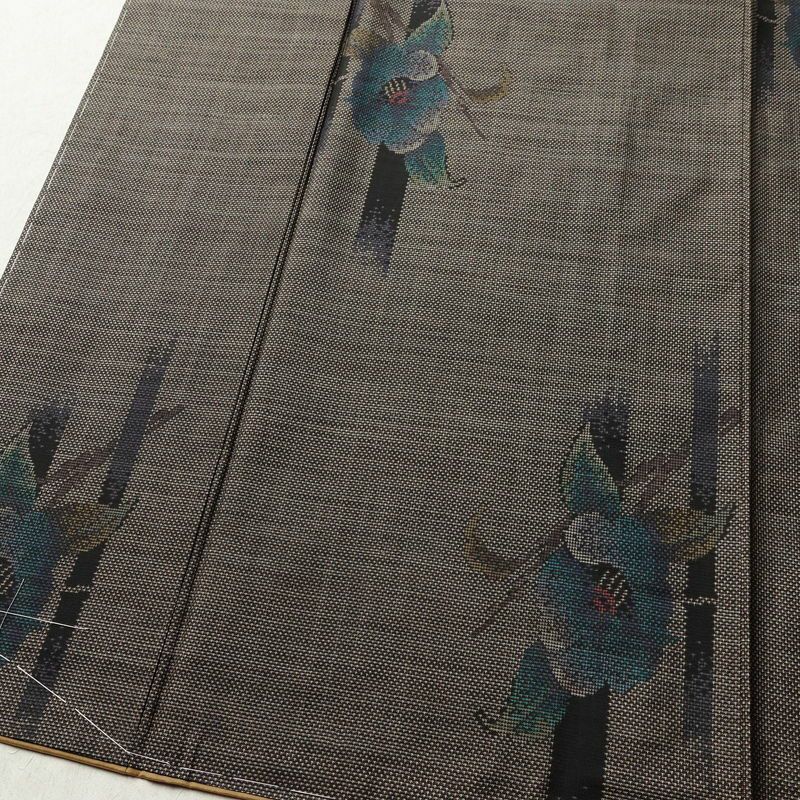 本場大島紬 大島紬 美品 古代染色純泥染 伝統的工芸品 証紙あり しつけ糸付き 正絹 花柄 袷仕立て 身丈152cm 裄丈65cm 着物 茶_画像4