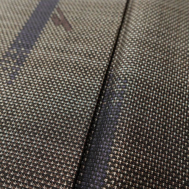 本場大島紬 大島紬 美品 古代染色純泥染 伝統的工芸品 証紙あり しつけ糸付き 正絹 花柄 袷仕立て 身丈152cm 裄丈65cm 着物 茶_画像9