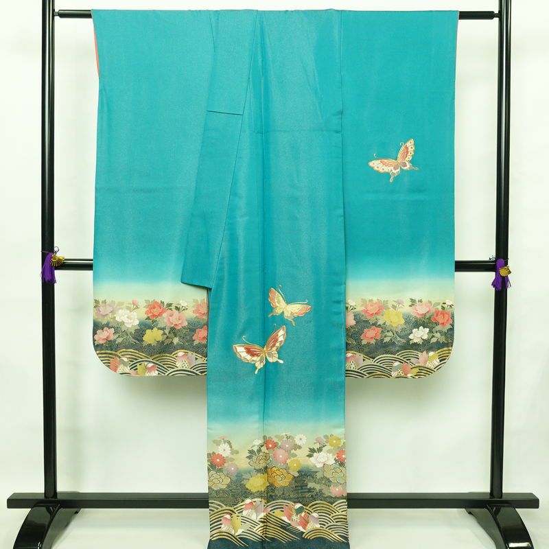 振袖 金駒刺繍 正絹 古典柄 袷仕立て 身丈163.5cm 裄丈70cm 箔 刺繍 金彩 金糸 着物 成人式 二十歳 蝶 緑・うぐいす色_画像2