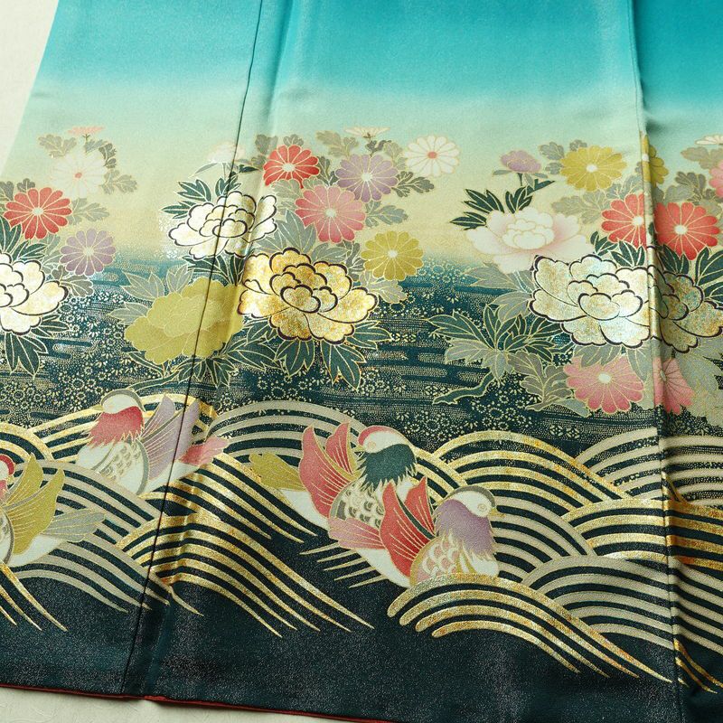 振袖 金駒刺繍 正絹 古典柄 袷仕立て 身丈163.5cm 裄丈70cm 箔 刺繍 金彩 金糸 着物 成人式 二十歳 蝶 緑・うぐいす色_画像4