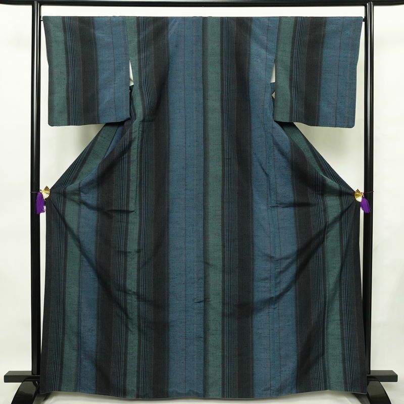 紬 正絹 縞柄・線柄 袷仕立て 身丈166cm 裄丈67cm 着物 モダン 青・紺_画像1