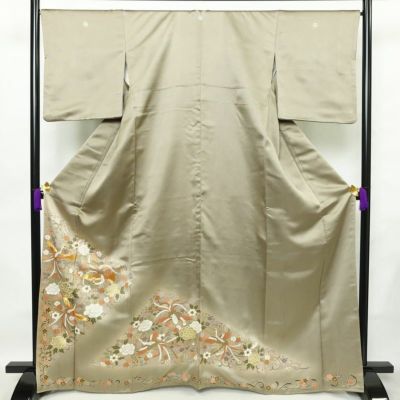 色留袖 良品 五つ紋付き 比翼付き 金駒刺繍 正絹 人物・動物柄 袷仕立て 身丈166cm 裄丈67cm 箔 フォーマル 着物 結婚式 緑・うぐいす色