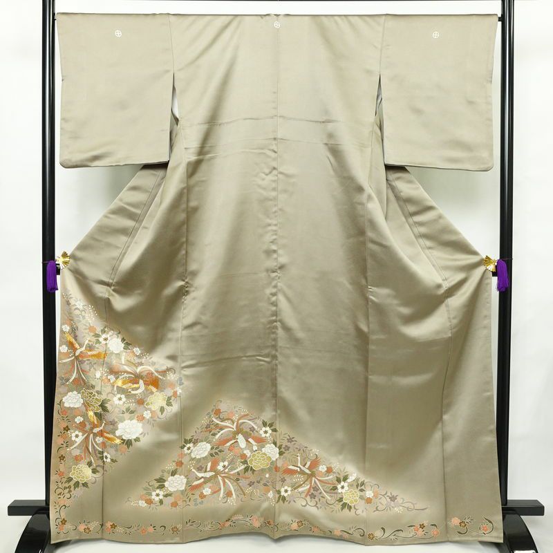 色留袖 良品 五つ紋付き 比翼付き 金駒刺繍 正絹 人物・動物柄 袷仕立て 身丈166cm 裄丈67cm 箔 フォーマル 着物 結婚式 緑・うぐいす色_画像1