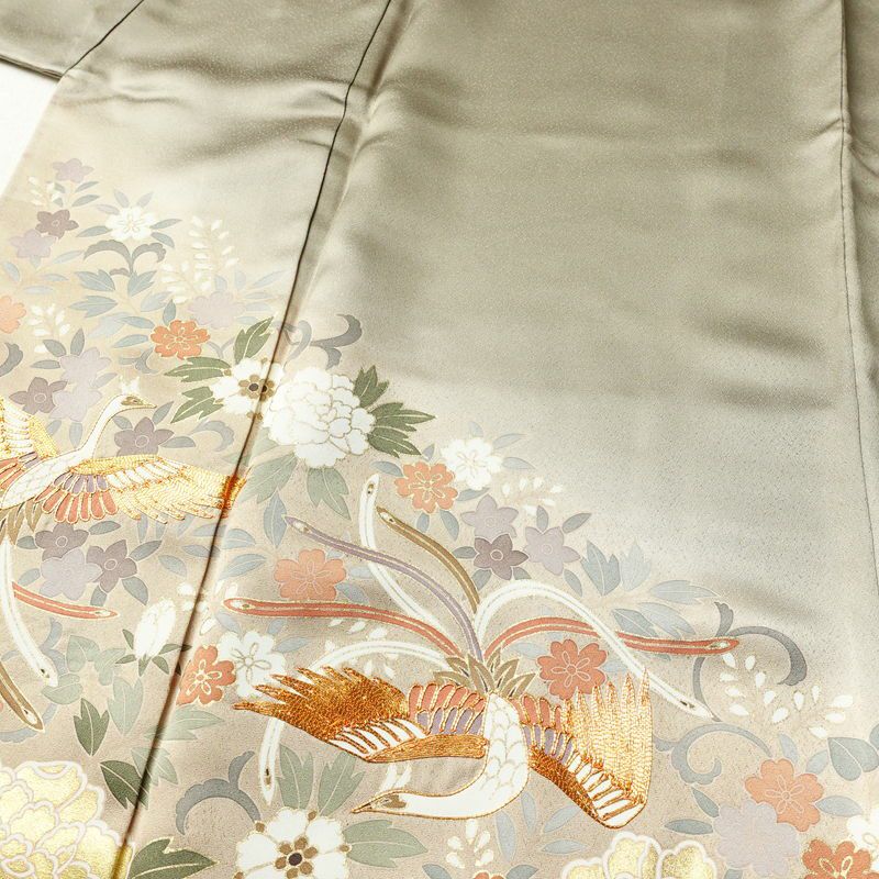 色留袖 良品 五つ紋付き 比翼付き 金駒刺繍 正絹 人物・動物柄 袷仕立て 身丈166cm 裄丈67cm 箔 フォーマル 着物 結婚式 緑・うぐいす色_画像5