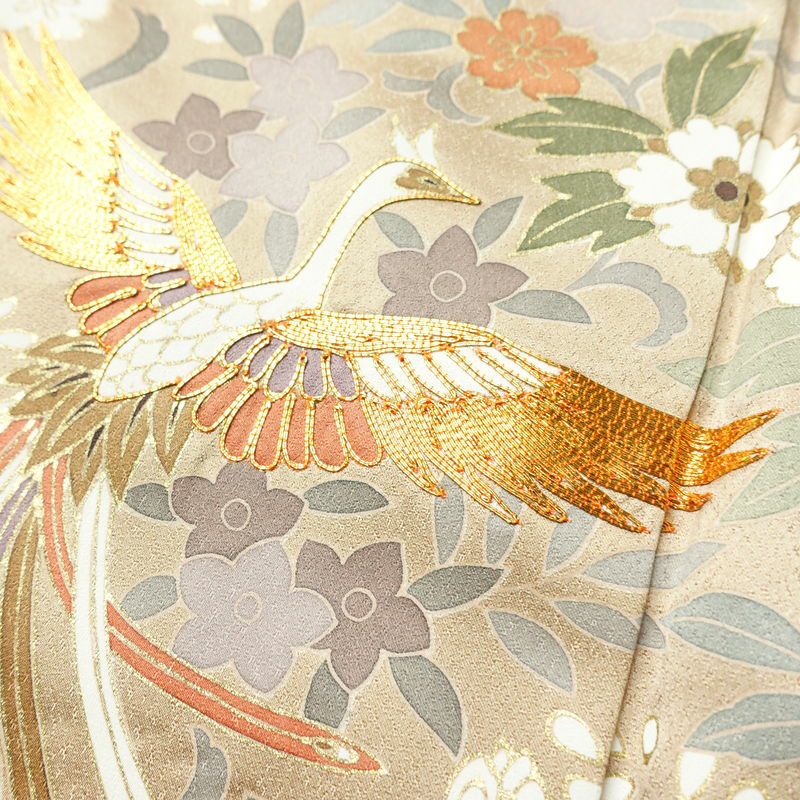 色留袖 良品 五つ紋付き 比翼付き 金駒刺繍 正絹 人物・動物柄 袷仕立て 身丈166cm 裄丈67cm 箔 フォーマル 着物 結婚式 緑・うぐいす色_画像7