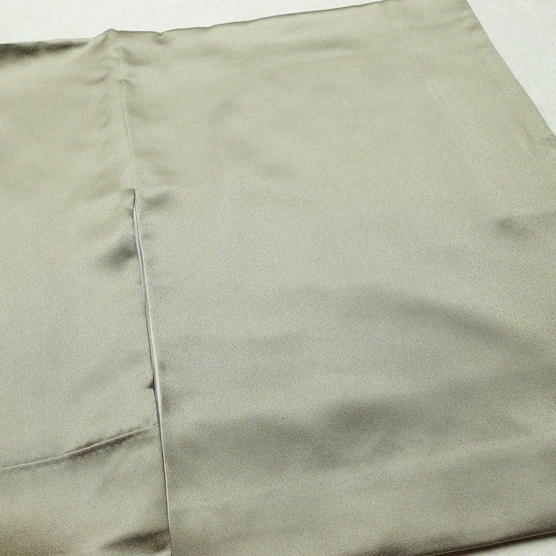 色留袖 良品 五つ紋付き 比翼付き 金駒刺繍 正絹 人物・動物柄 袷仕立て 身丈166cm 裄丈67cm 箔 フォーマル 着物 結婚式 緑・うぐいす色_画像15