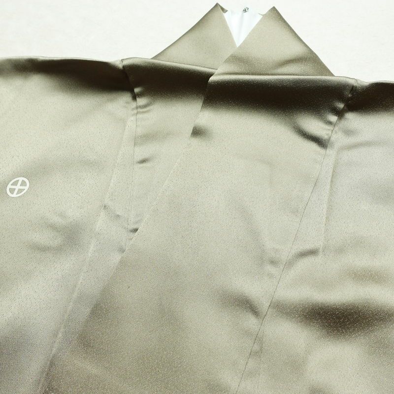 色留袖 良品 五つ紋付き 比翼付き 金駒刺繍 正絹 人物・動物柄 袷仕立て 身丈166cm 裄丈67cm 箔 フォーマル 着物 結婚式 緑・うぐいす色_画像18