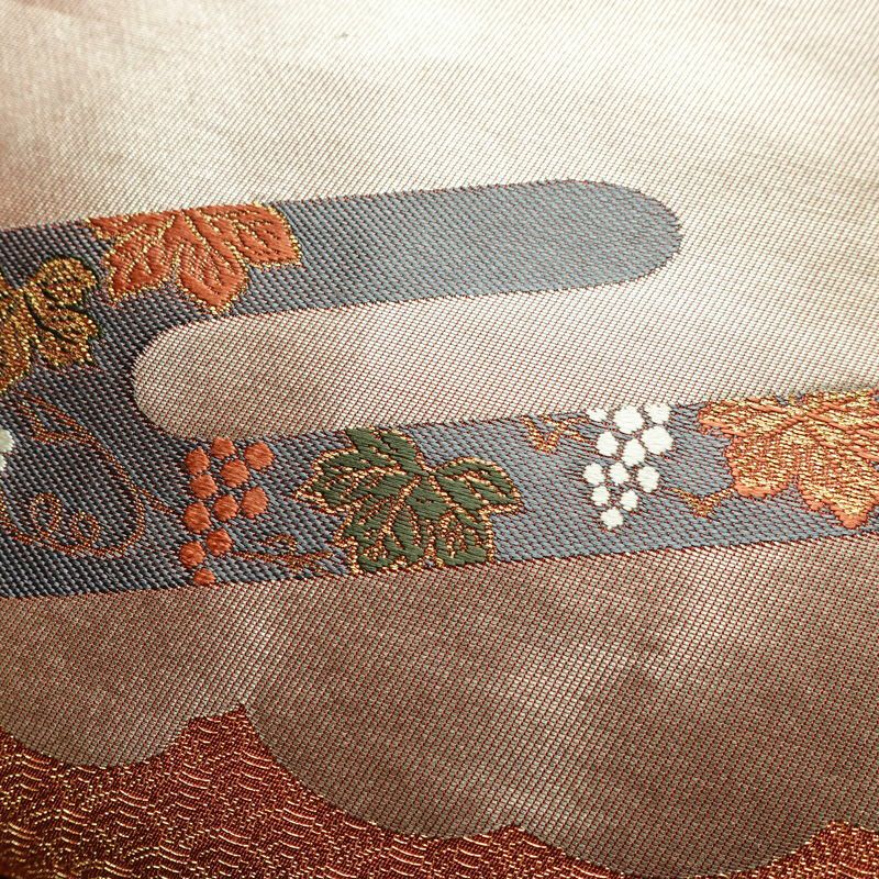 袋帯 未仕立て 六通柄 美品 証紙あり フォーマル用 正絹 古典柄 箔 金通し 金糸 帯 入学式 卒業式 結婚式 未使用品 茶_画像3