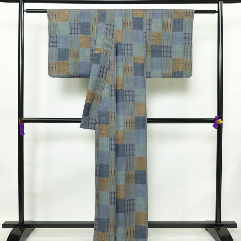 紬 正絹 チェック・格子柄 袷仕立て 身丈161cm 裄丈64.5cm 着物 青・紺_画像2