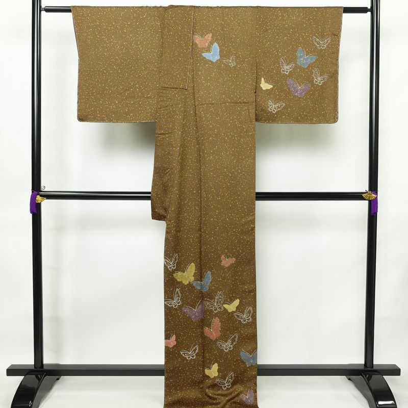 付け下げ 良品 しつけ糸付き 正絹 蝶・昆虫柄 袷仕立て 身丈171cm 裄丈69.5cm 箔 フォーマル 着物 入学式 卒業式 黄・黄土色_画像2