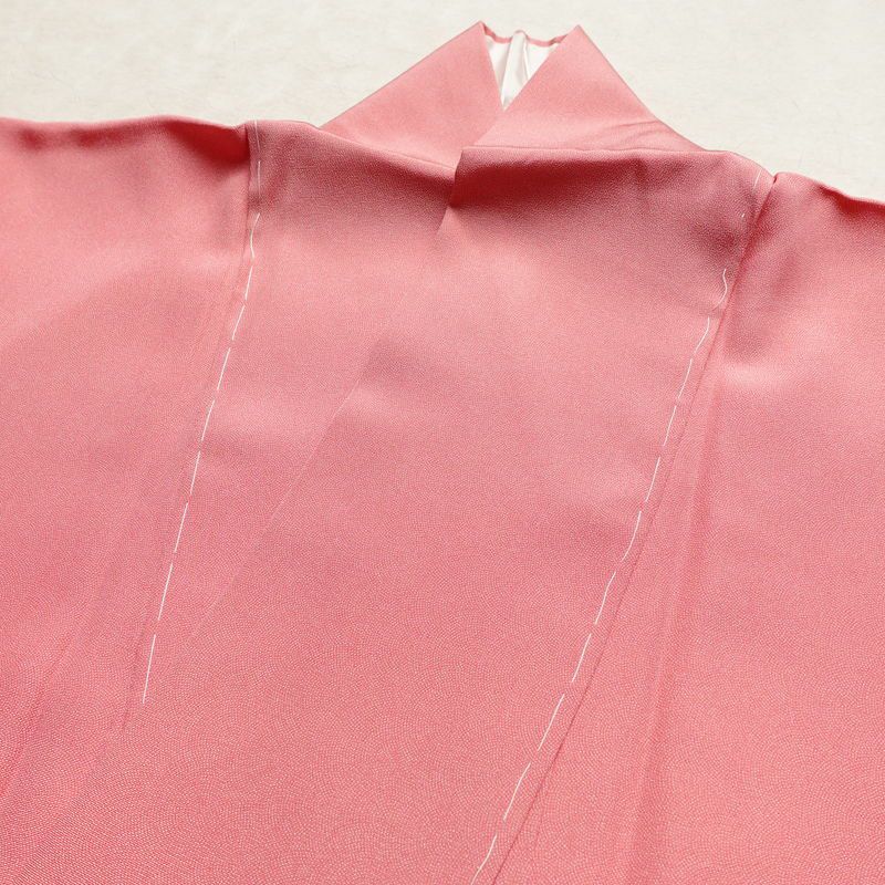 色無地 鮫小紋 しつけ糸付き 縮緬 一つ紋付き 正絹 流水・波柄 袷仕立て 身丈164cm 裄丈67.5cm フォーマル 着物 入学式 ピンク_画像16