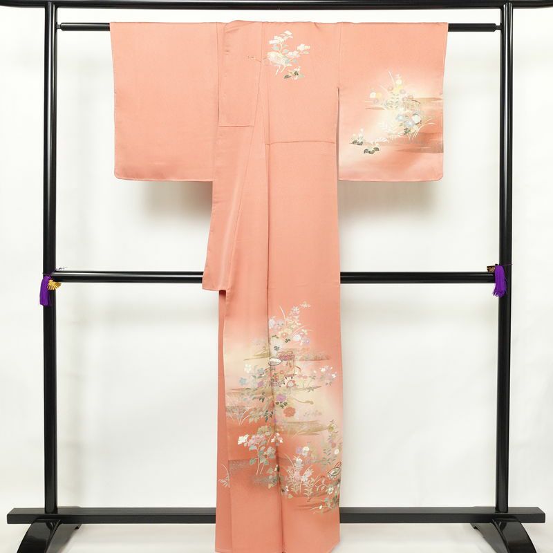 訪問着 美品 しつけ糸付き 一つ紋付き 正絹 古典柄 袷仕立て 身丈160cm 裄丈65.5cm 箔 金彩 フォーマル 着物 入学式 卒業式 結婚式 ピンク_画像2