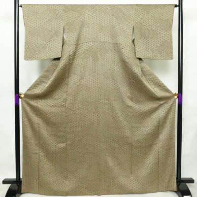 小紋 絞り 綸子 正絹 雲柄 袷仕立て 身丈168.5cm 裄丈64.5cm 麻の葉 着物 緑・うぐいす色