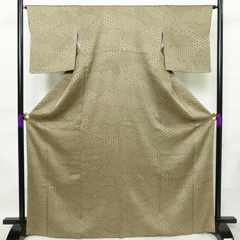 小紋 絞り 綸子 正絹 雲柄 袷仕立て 身丈168.5cm 裄丈64.5cm 麻の葉 着物 緑・うぐいす色_画像1