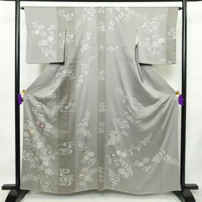 訪問着 美品 しつけ糸付き 絞り 一つ紋付き 正絹 花柄 袷仕立て 身丈159.5cm 裄丈65cm 刺繍 フォーマル 着物 入学式 卒業式 結婚式 グレー